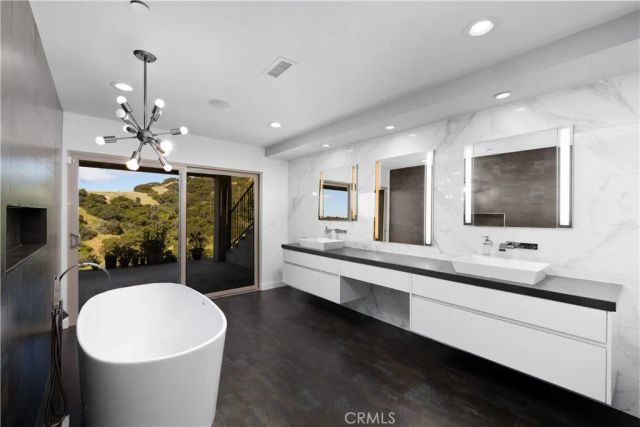 2637 N Mountain Avenue, Claremont, CA 91711