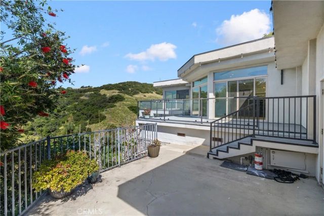2637 N Mountain Avenue, Claremont, CA 91711