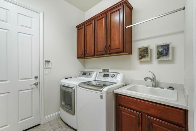 1288 Maple Valley St, Manteca, CA 95336