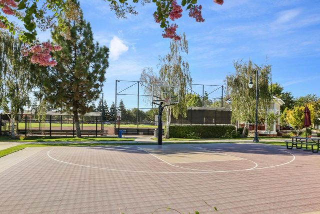 1288 Maple Valley St, Manteca, CA 95336