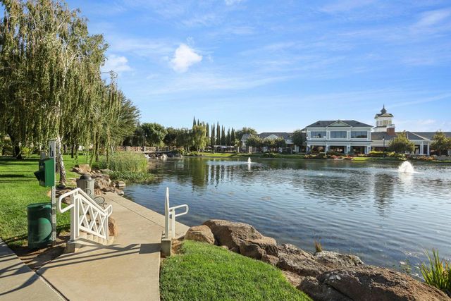 1288 Maple Valley St, Manteca, CA 95336