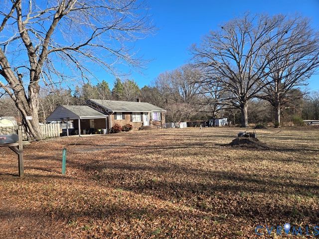 32 Page St, Farmville, VA 23901