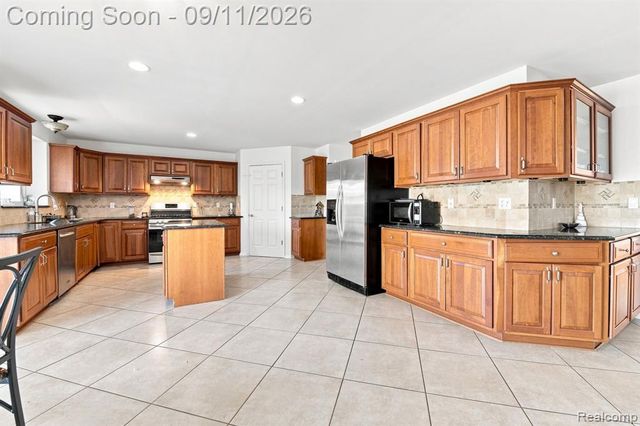 18779 Sandhurst Drive, Clinton Township, MI 48038