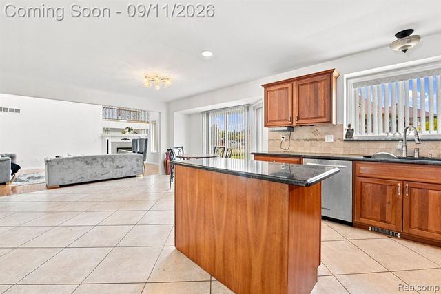 18779 Sandhurst Drive, Clinton Township, MI 48038