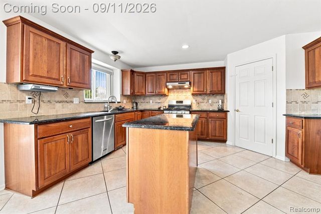 18779 Sandhurst Drive, Clinton Township, MI 48038