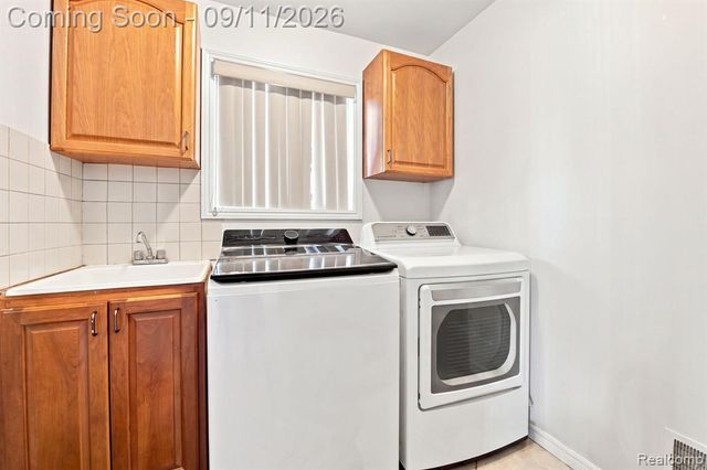 18779 Sandhurst Drive, Clinton Township, MI 48038