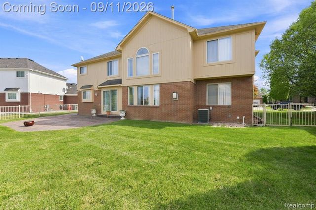 18779 Sandhurst Drive, Clinton Township, MI 48038