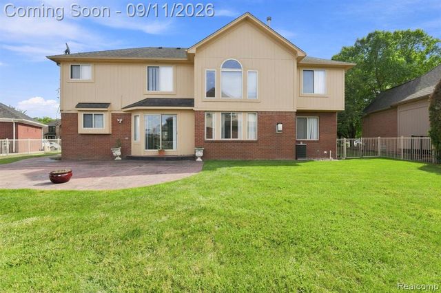 18779 Sandhurst Drive, Clinton Township, MI 48038