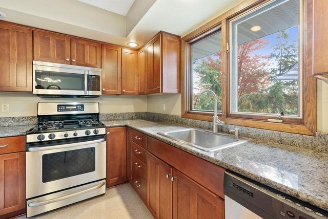 6233 Birchwood Road, Woodbury, MN 55125