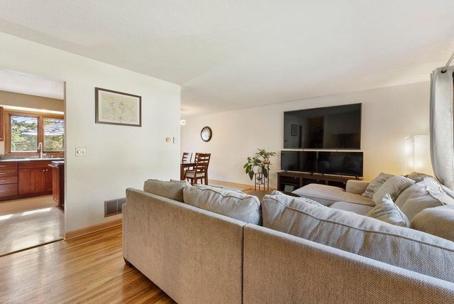 6233 Birchwood Road, Woodbury, MN 55125