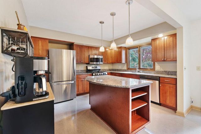 6233 Birchwood Road, Woodbury, MN 55125