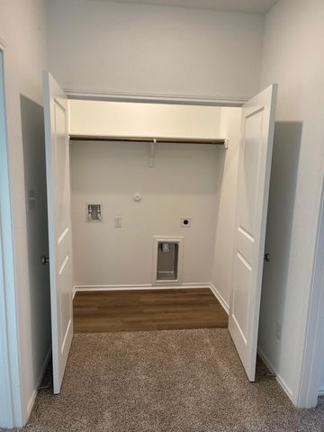 502 Thunderstorm Ave, Lockhart, TX 78644