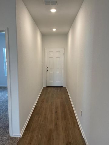 502 Thunderstorm Ave, Lockhart, TX 78644