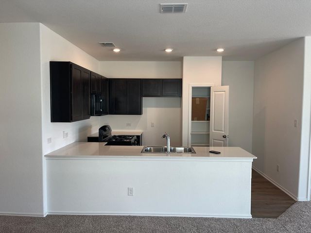 502 Thunderstorm Ave, Lockhart, TX 78644