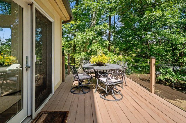8690 Scenic Bluff Lane, White Lake Twp, MI 48386