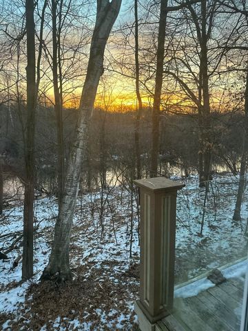 8690 Scenic Bluff Lane, White Lake Twp, MI 48386