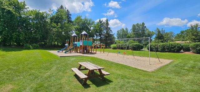 8690 Scenic Bluff Lane, White Lake Twp, MI 48386