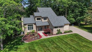 8690 Scenic Bluff Lane, White Lake Twp, MI 48386
