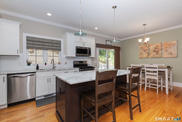 6 Stony Creek Lane, Seymour, CT 06483