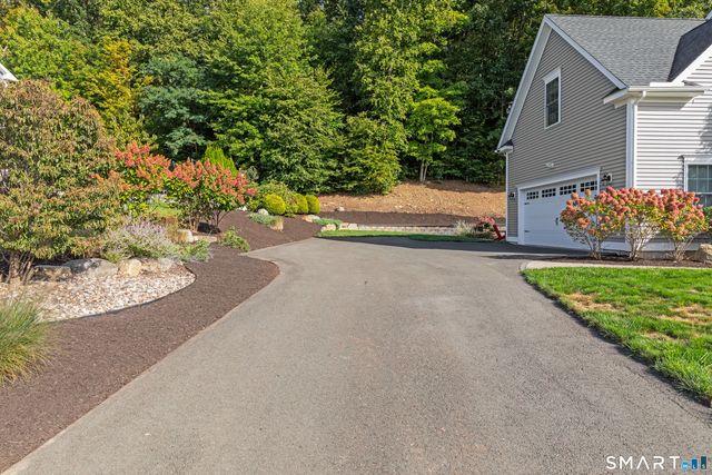6 Stony Creek Lane, Seymour, CT 06483