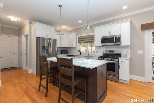 6 Stony Creek Lane, Seymour, CT 06483