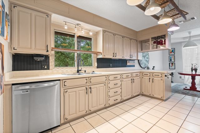 117 William Wallace Drive, Burleson, TX 76028