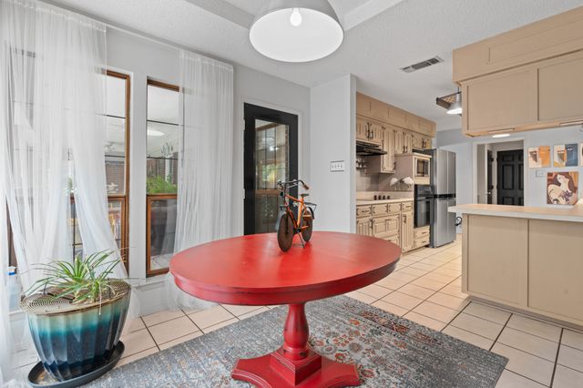 117 William Wallace Drive, Burleson, TX 76028