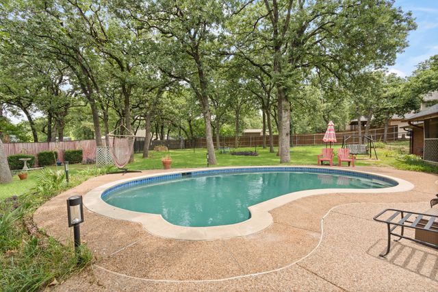 117 William Wallace Drive, Burleson, TX 76028