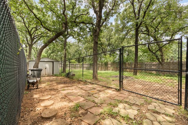 117 William Wallace Drive, Burleson, TX 76028