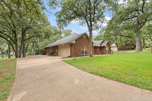 117 William Wallace Drive, Burleson, TX 76028