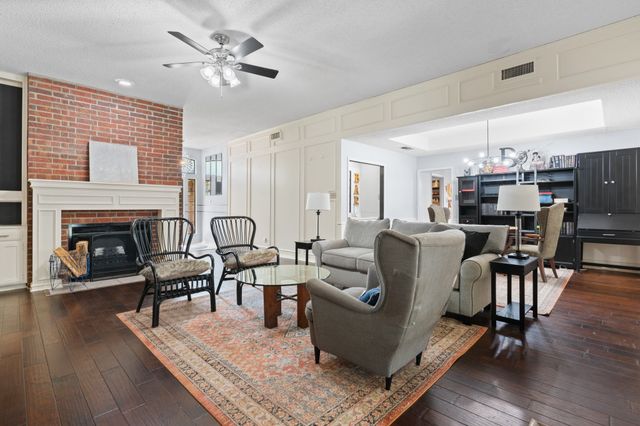 117 William Wallace Drive, Burleson, TX 76028