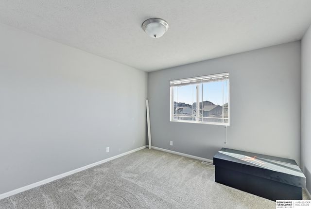 5165 N 177th Avenue, Omaha, NE 68116