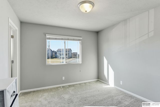 5165 N 177th Avenue, Omaha, NE 68116