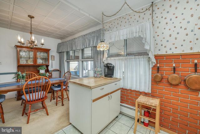 110 KENWOOD DR N, Levittown, PA 19055