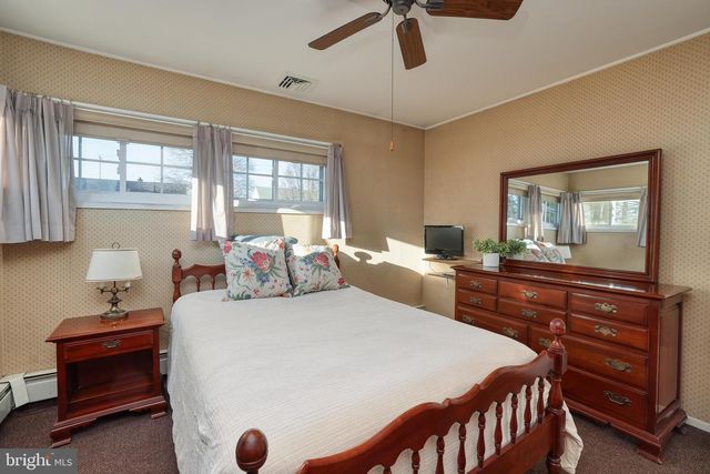 110 KENWOOD DR N, Levittown, PA 19055