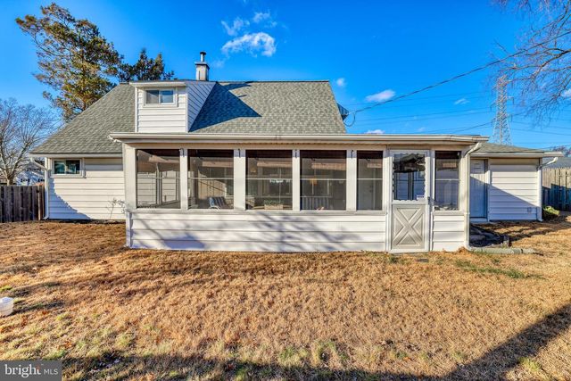 110 KENWOOD DR N, Levittown, PA 19055