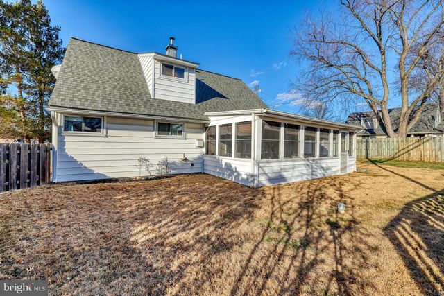 110 KENWOOD DR N, Levittown, PA 19055