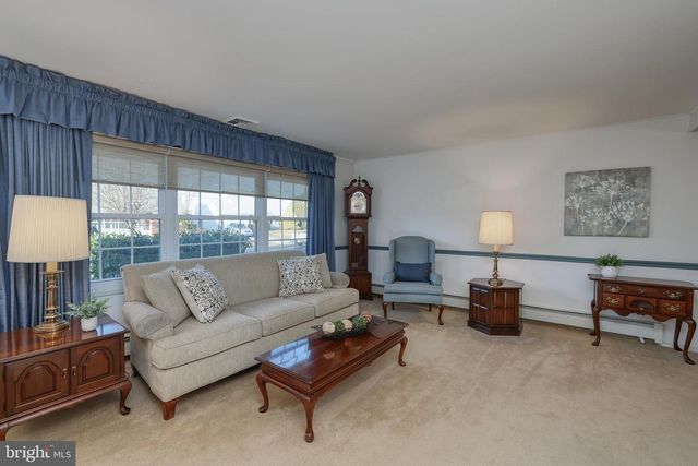 110 KENWOOD DR N, Levittown, PA 19055