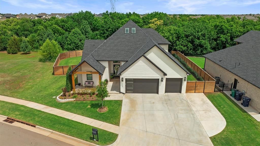 14516 N Chambord Drive, Yukon, OK 73099
