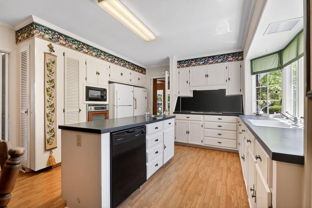713 Harlin Street, Elloree, SC 29047