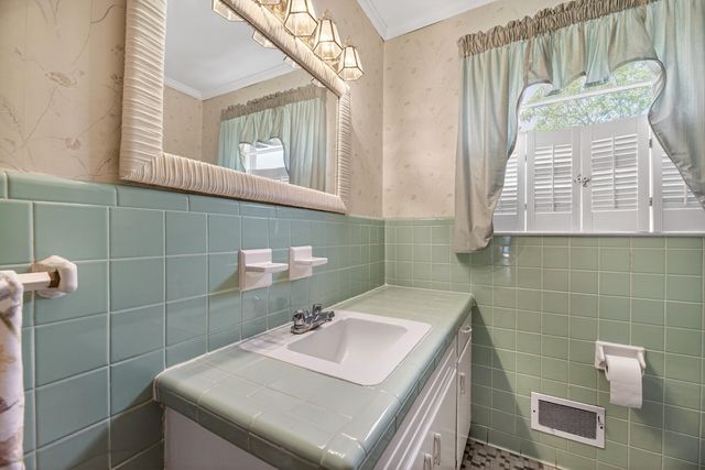 713 Harlin Street, Elloree, SC 29047