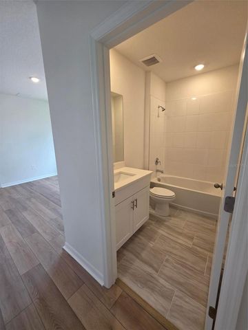 100 VINTAGE GLEN ROAD, Nokomis, FL 34275