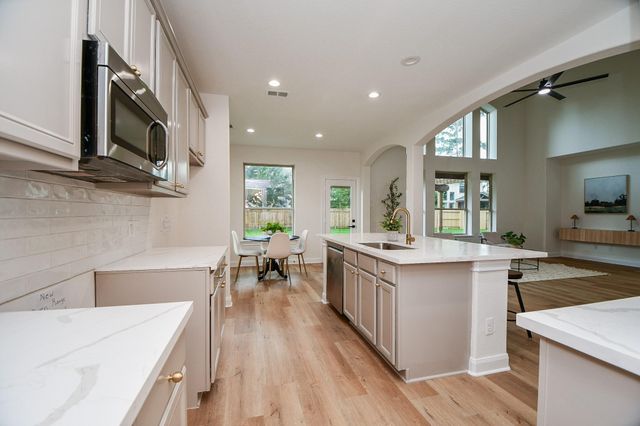 18 Hadlock Pl, The Woodlands, TX 77389