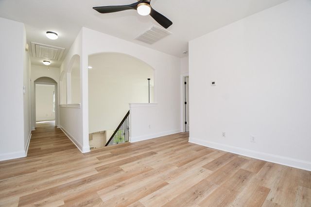 18 Hadlock Pl, The Woodlands, TX 77389