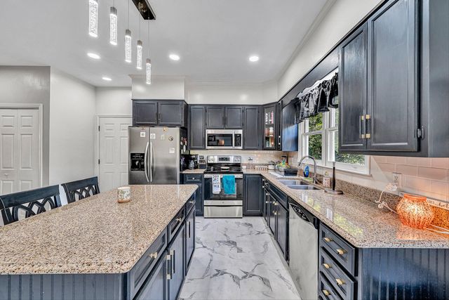 291 McIntosh RD, Roanoke, VA 24019
