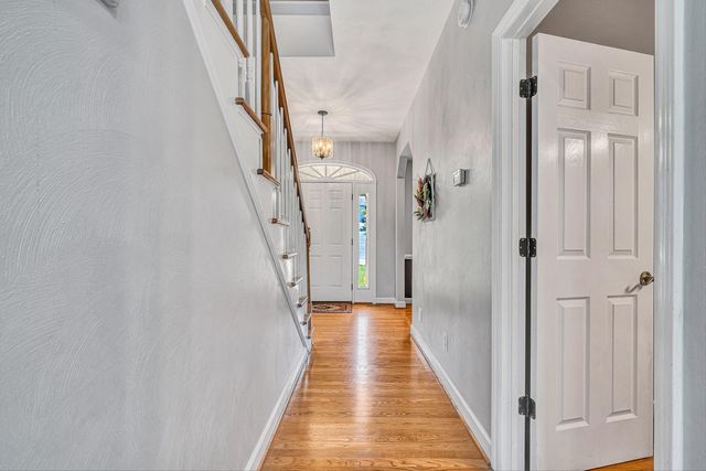 291 McIntosh RD, Roanoke, VA 24019