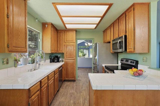 1935 Foxtail Ct, Tracy, CA 95376