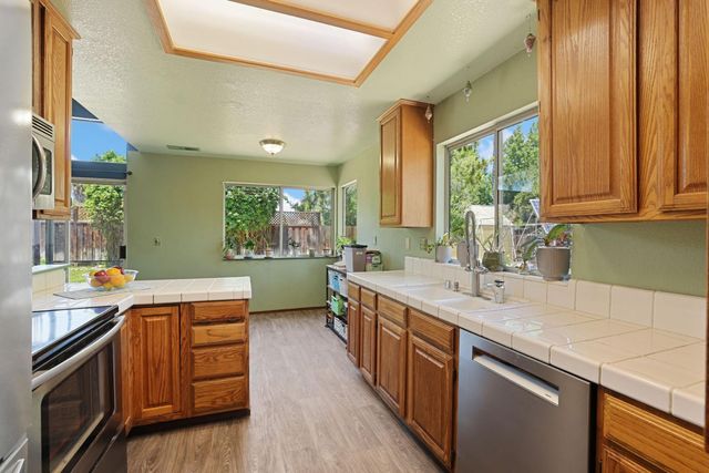 1935 Foxtail Ct, Tracy, CA 95376