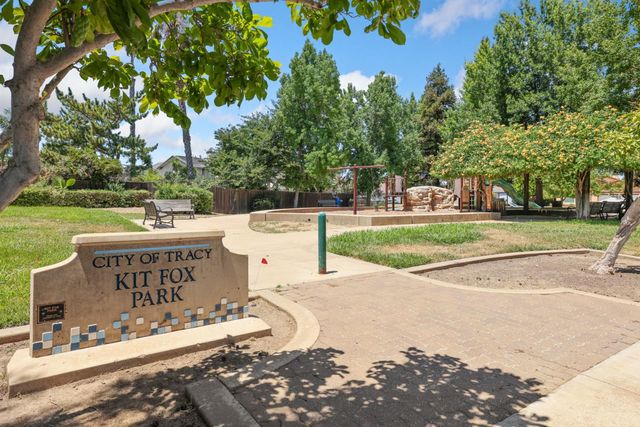 1935 Foxtail Ct, Tracy, CA 95376
