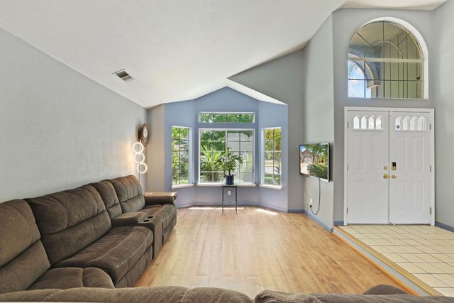 1935 Foxtail Ct, Tracy, CA 95376